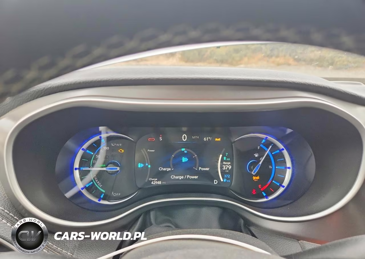 2023 Chrysler Pacifica Hybrid Touring L VIN:2C4RC1L79PR588493 - 9