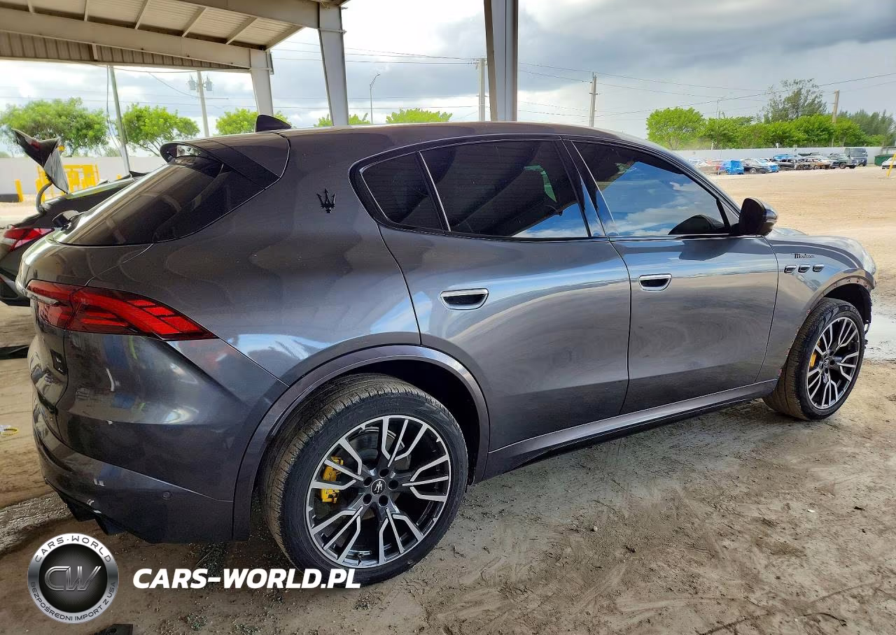 2023 Maserati Grecale Modena VIN:ZN682AVM0P7437527 - 3