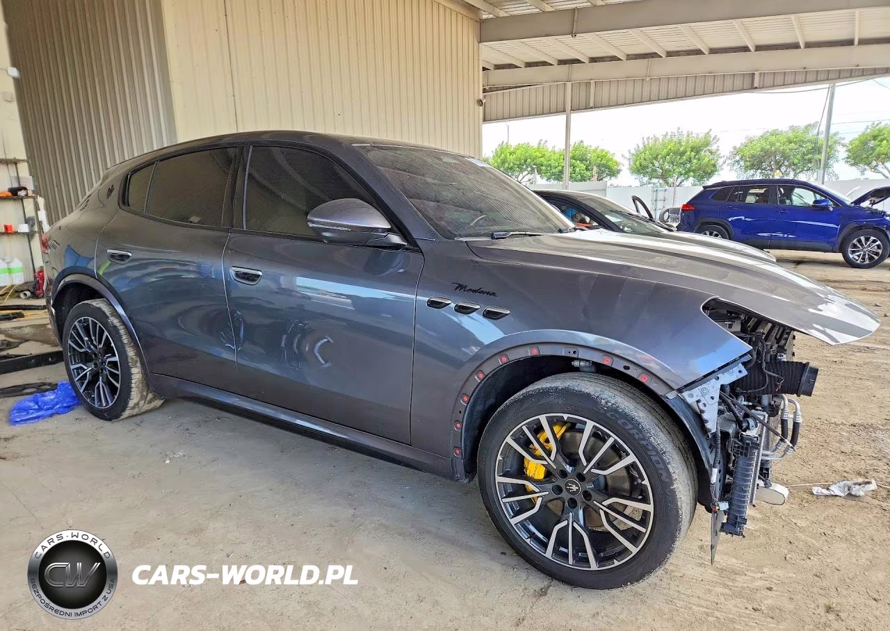 2023 Maserati Grecale Modena VIN:ZN682AVM0P7437527 - 4