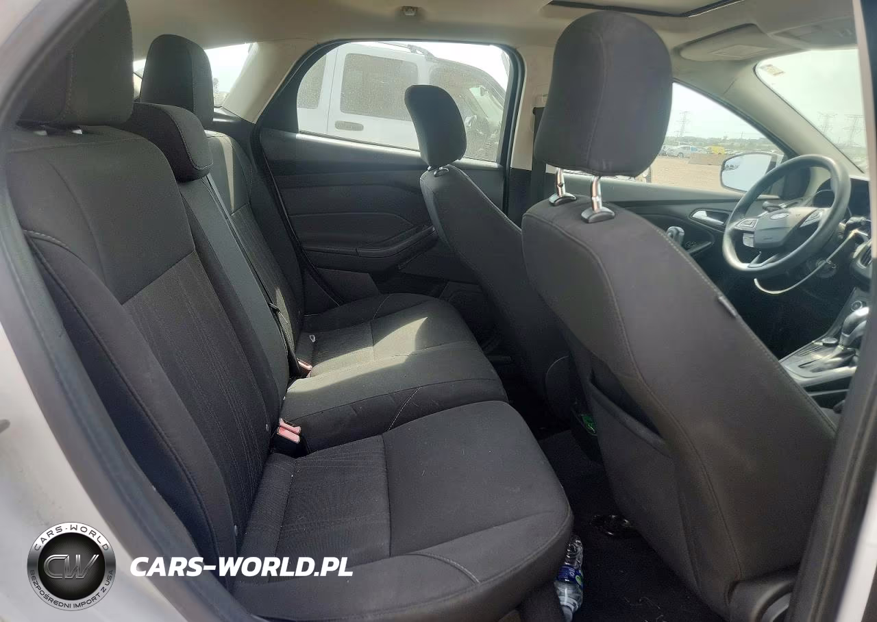 2016 Ford Focus Se VIN:1FADP3K25GL284396 - 10