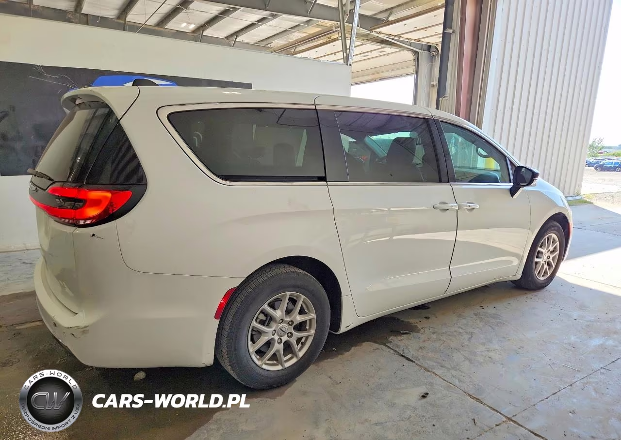 2025 Chrysler Pacifica Select VIN:2C4RC1BG7SR513155 - 3
