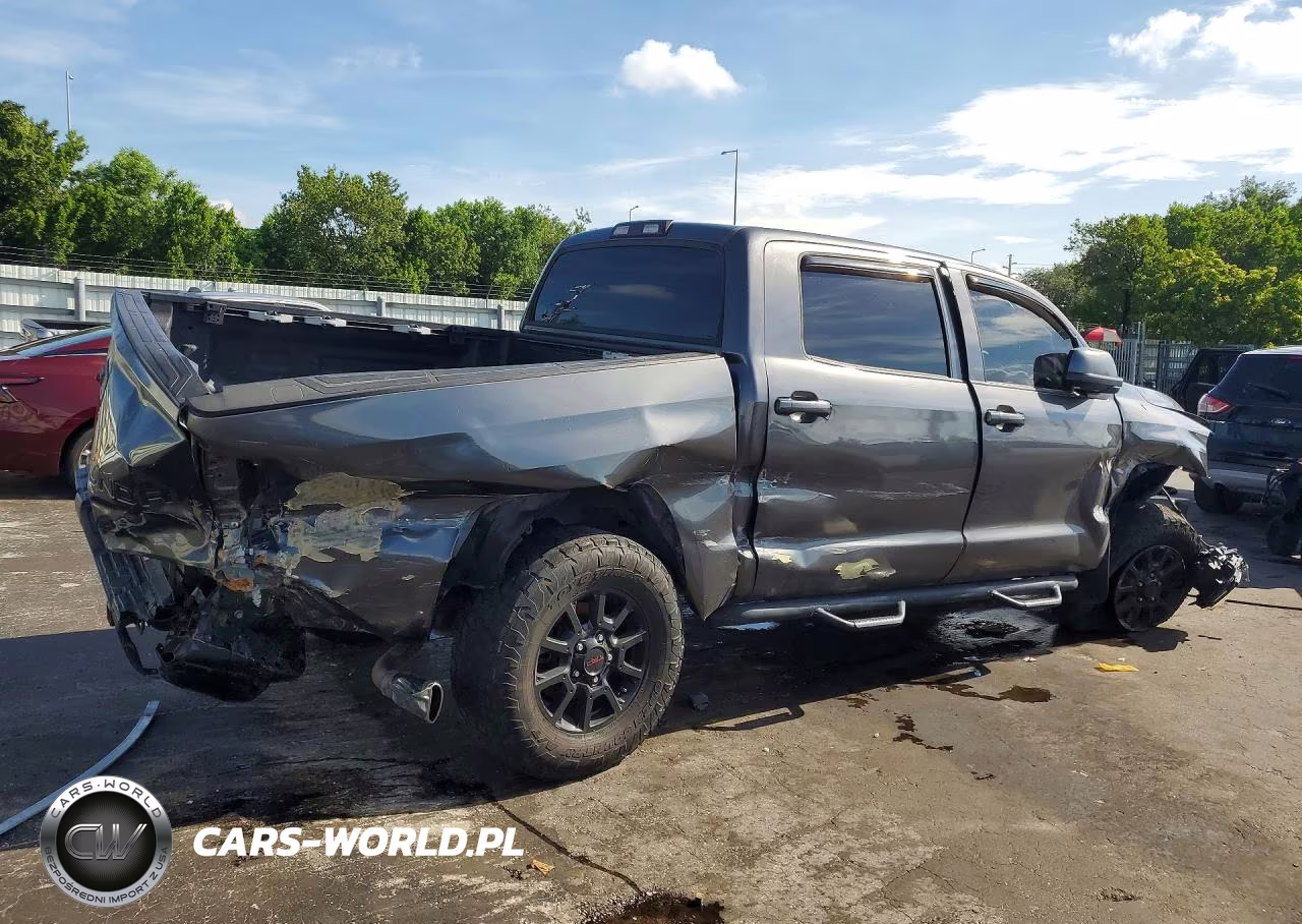 2018 Toyota Tundra Platinum VIN:5TFAY5F14JX741187 - 3