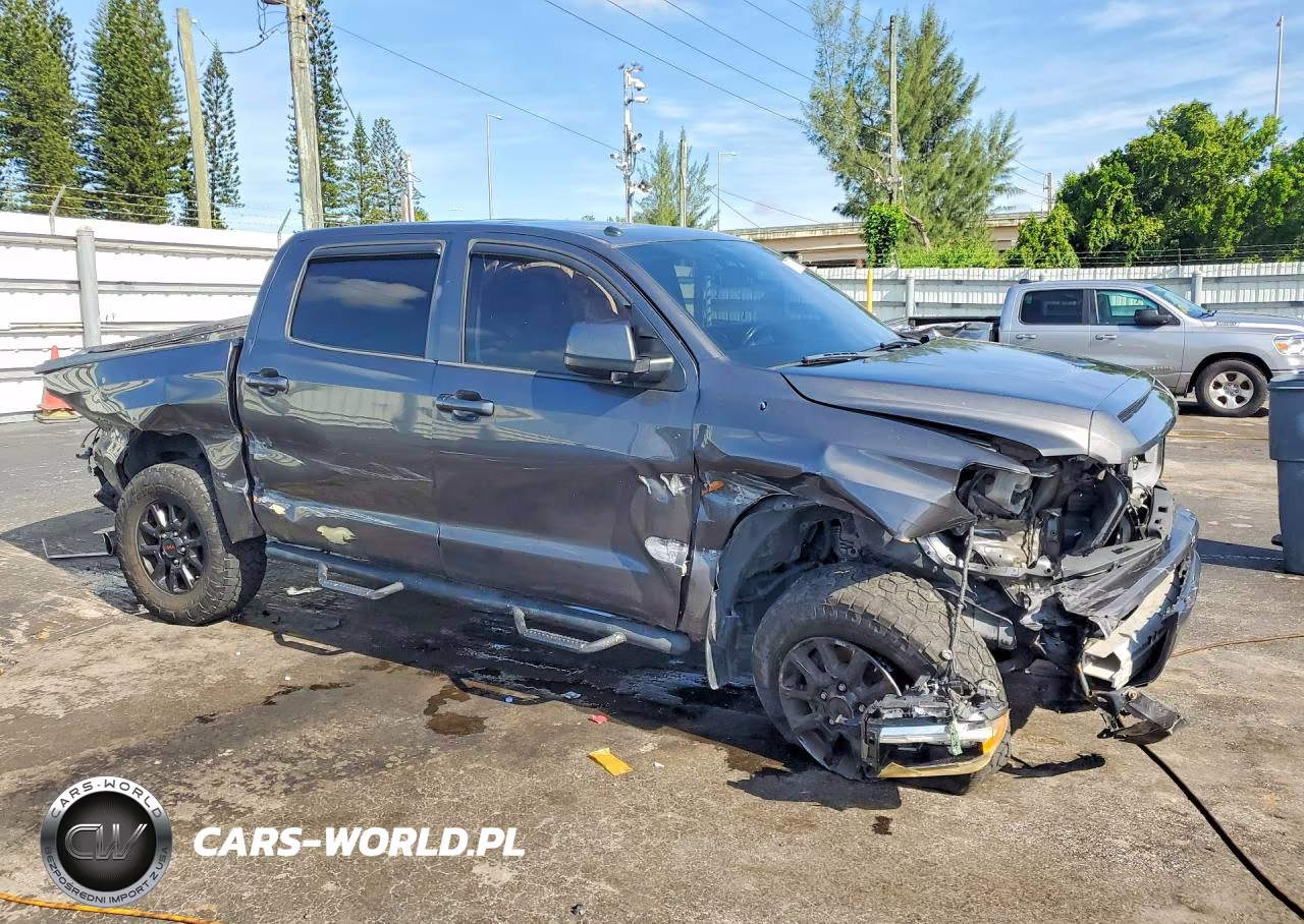 2018 Toyota Tundra Platinum VIN:5TFAY5F14JX741187 - 4