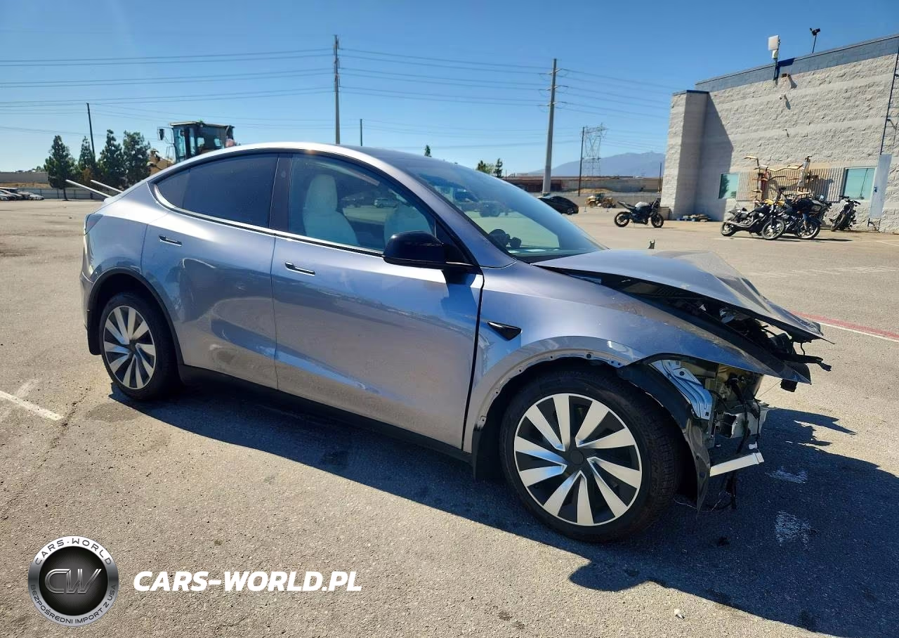 2026 Tesla Model Y VIN:7SAYGDED3TF613997 - 4