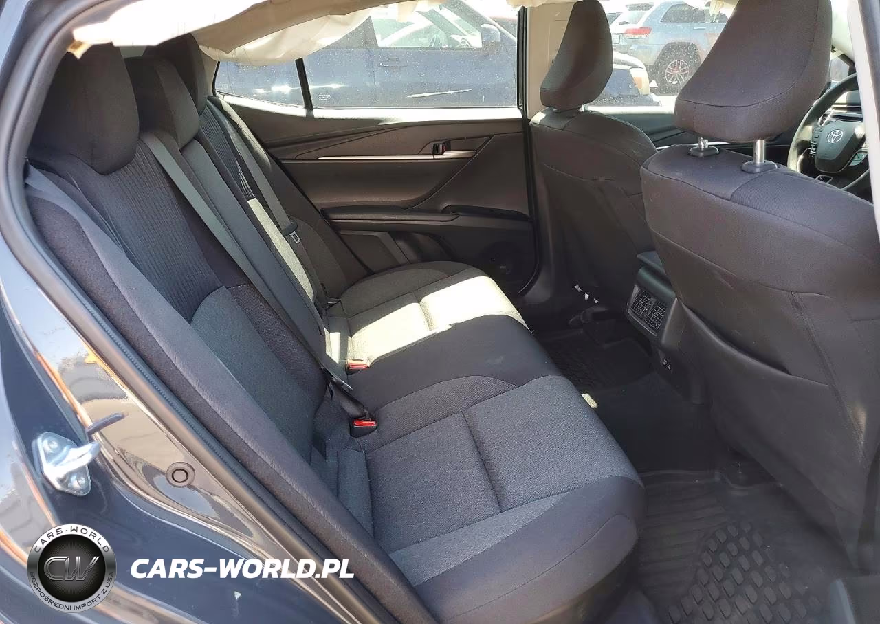 2025 Toyota Camry Le VIN:4T1DAACK6SU136741 - 10