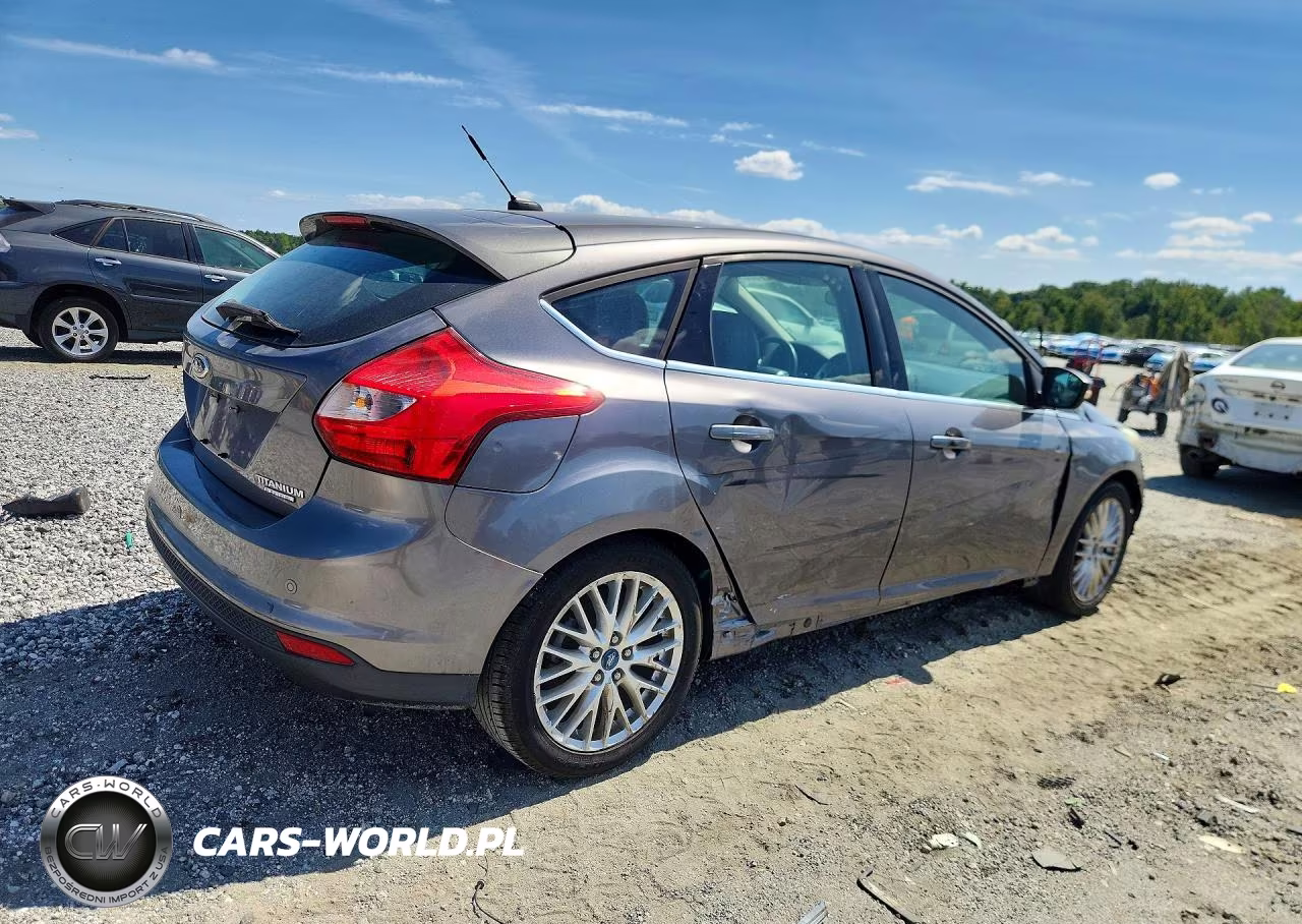 2014 Ford Focus Titanium VIN:1FADP3N22EL189996 - 3