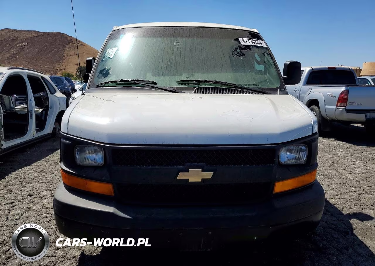 2017 Chevrolet Express 2500 Cargo Delivery Van VIN:1GCWGAF12H1308630 - 5