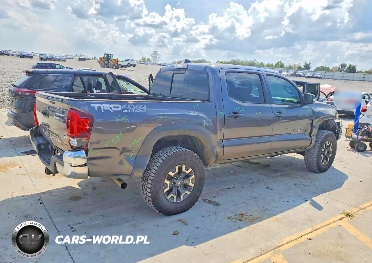 2018 Toyota Tacoma Trd Off-Road VIN:5TFCZ5ANXJX131696 - 3