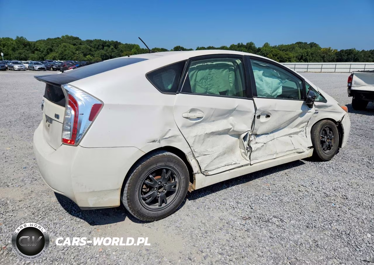 2013 Toyota Prius Two VIN:JTDKN3DU8D0347185 - 3