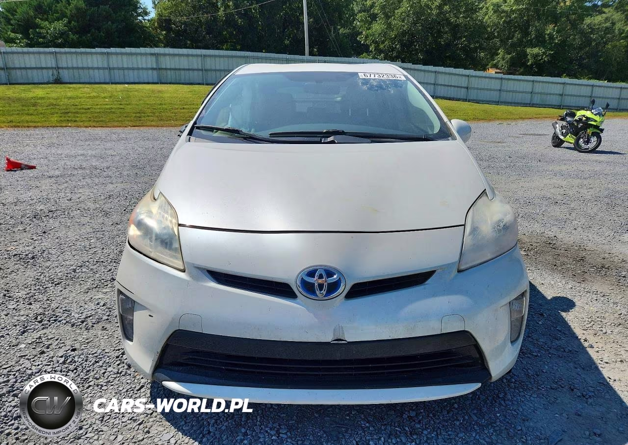 2013 Toyota Prius Two VIN:JTDKN3DU8D0347185 - 5