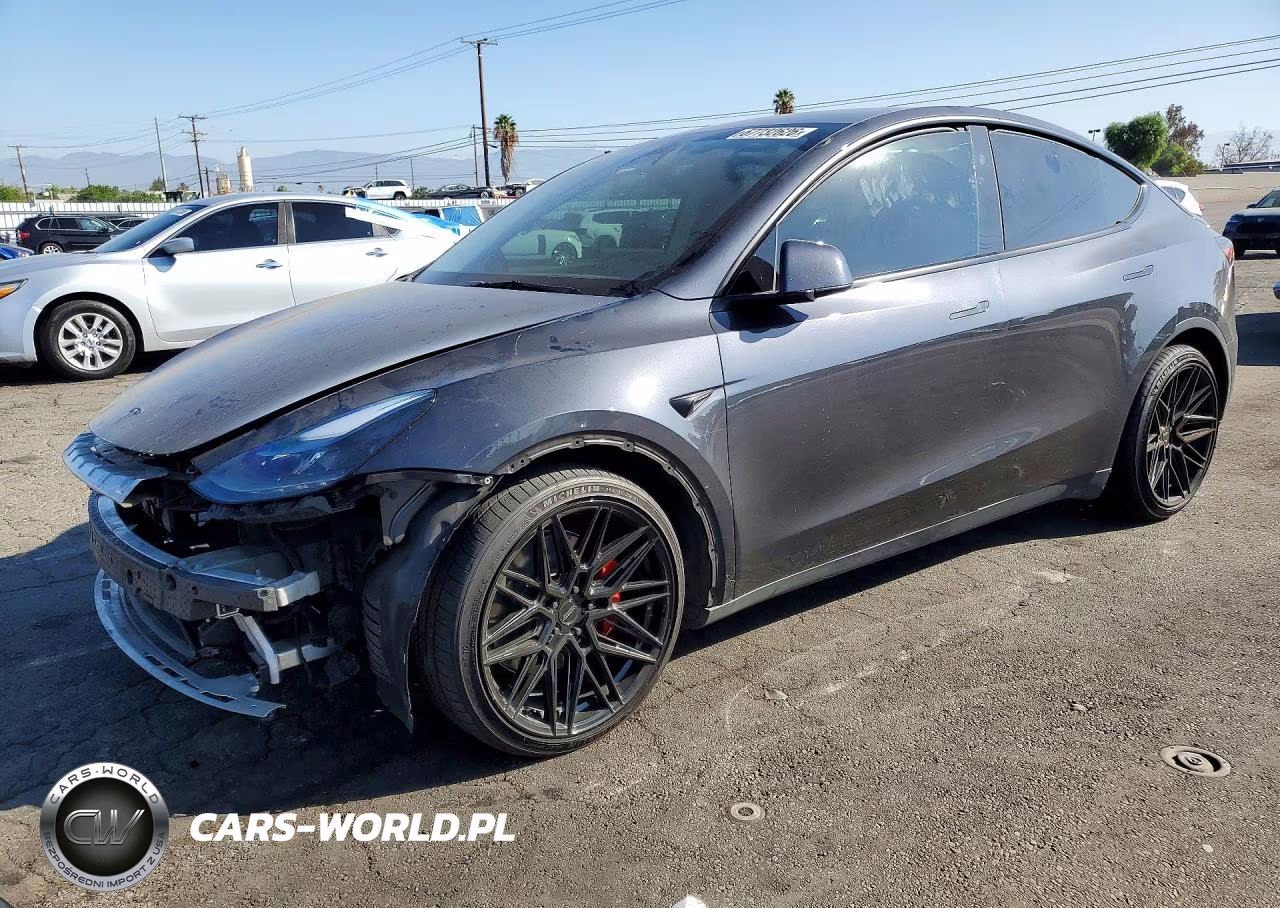2024 Tesla Model Y – zdjęcie 1 z 12