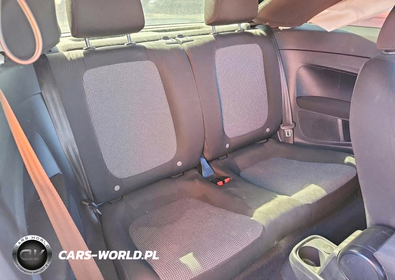 2019 Volkswagen Beetle S VIN:3VWFD7AT8KM713340 - 10