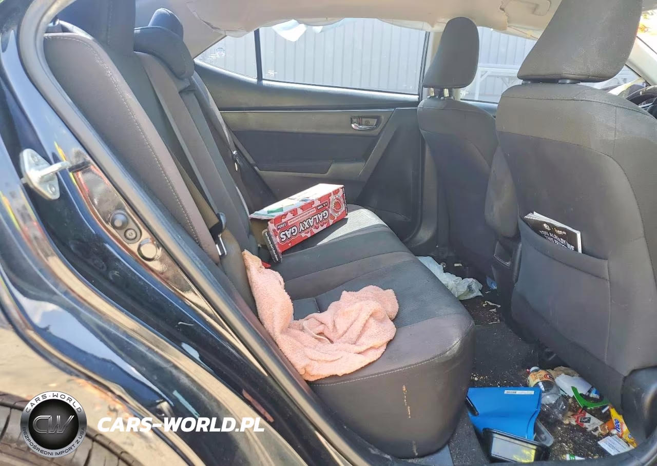 2018 Toyota Corolla Le VIN:5YFBURHE8JP805768 - 10