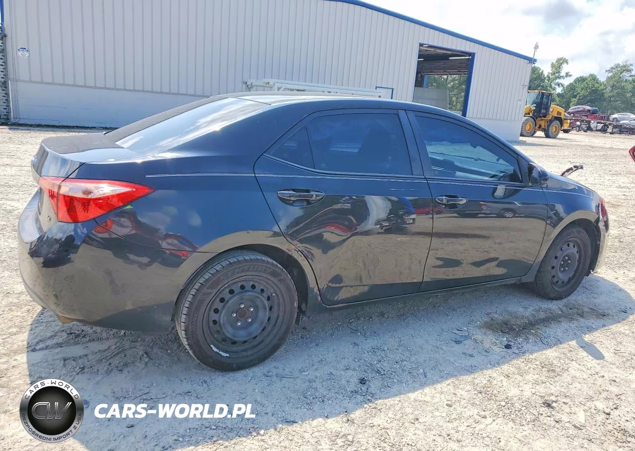 2018 Toyota Corolla Le VIN:5YFBURHE8JP805768 - 3