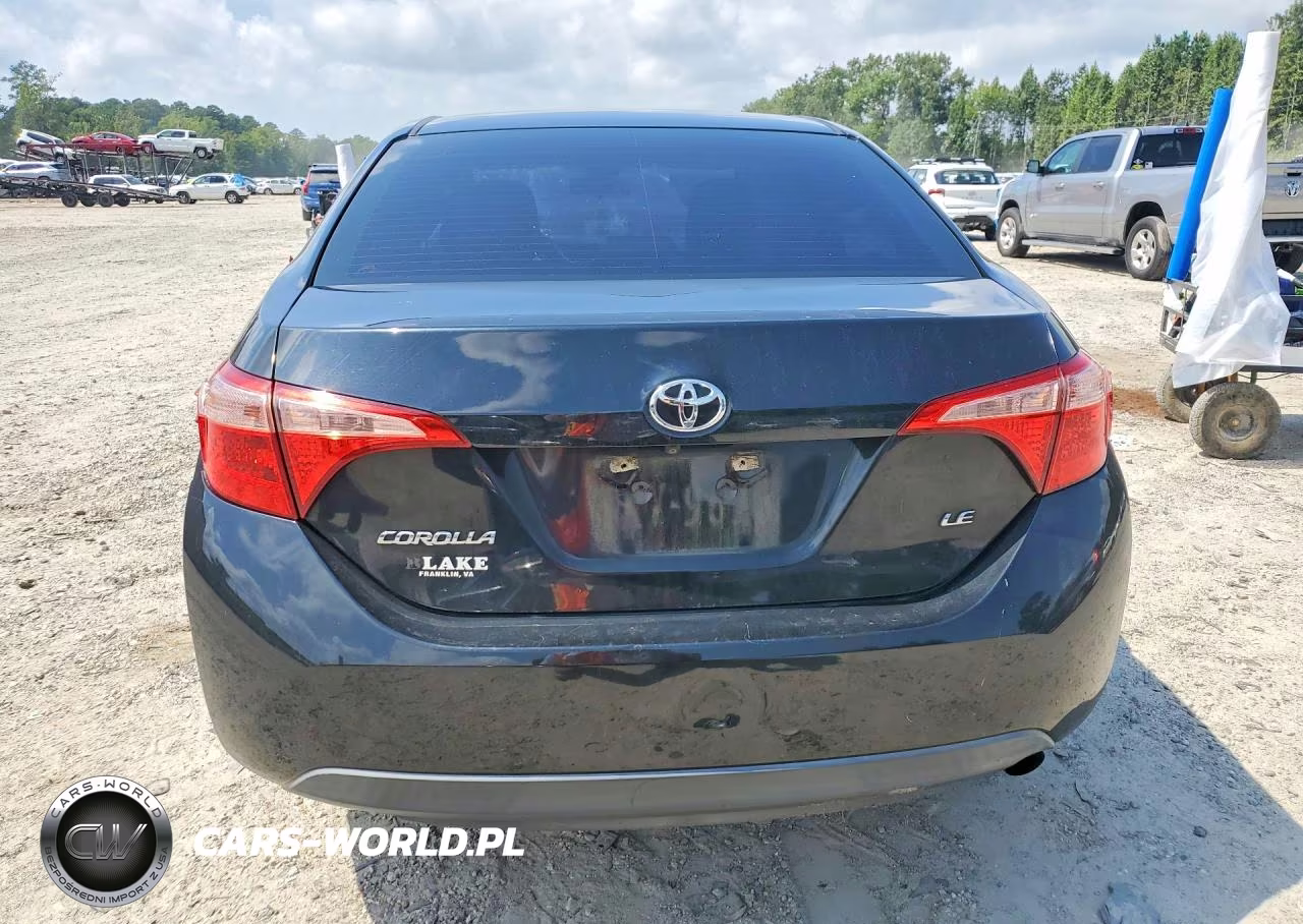 2018 Toyota Corolla Le VIN:5YFBURHE8JP805768 - 6