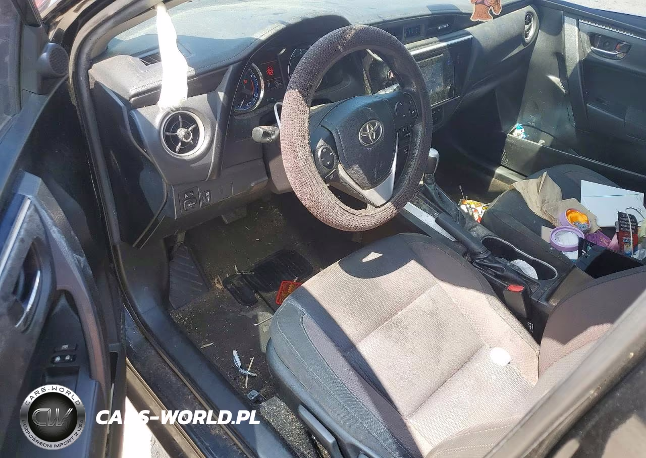 2018 Toyota Corolla Le VIN:5YFBURHE8JP805768 - 8