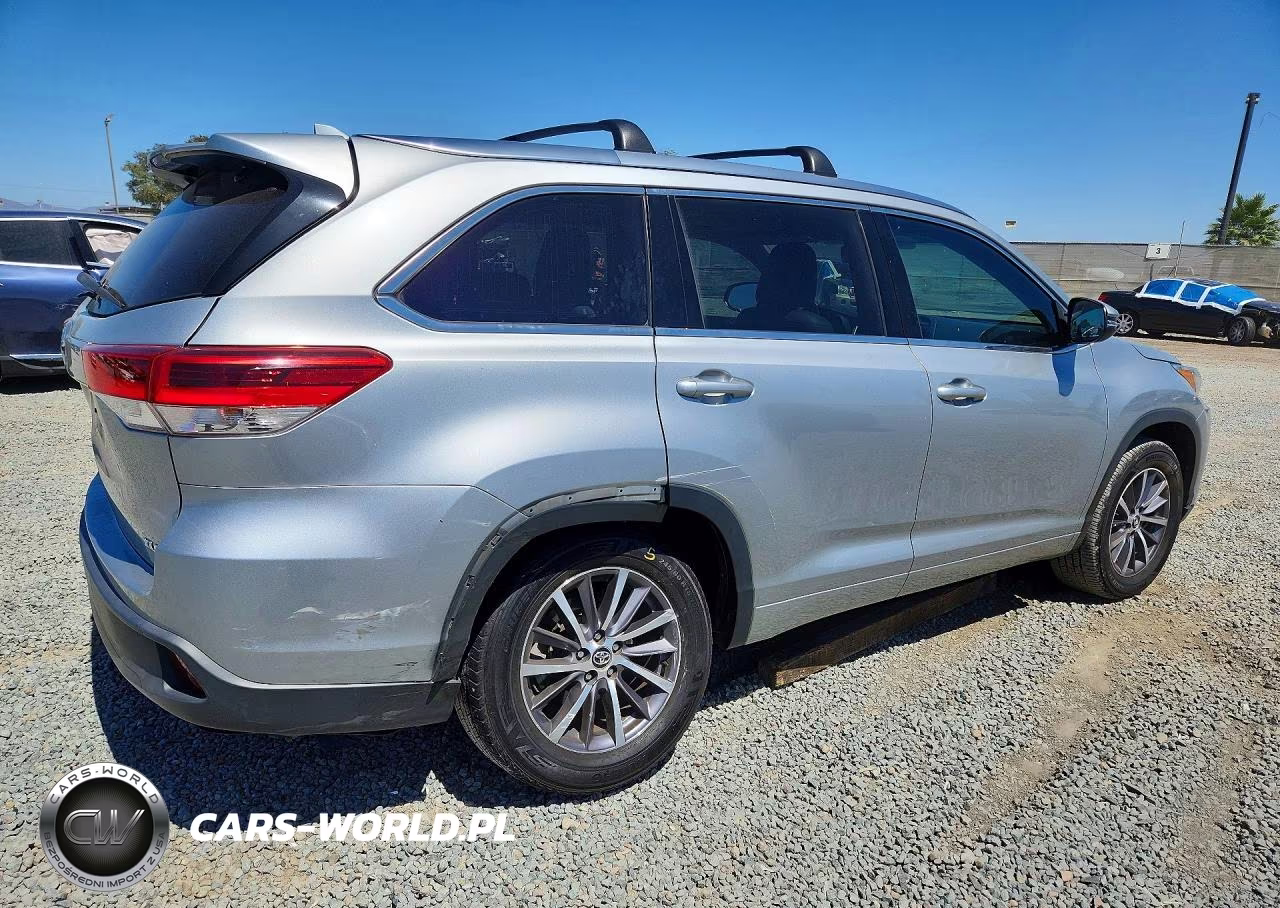 2017 Toyota Highlander Xle VIN:5TDKZRFH4HS511624 - 3