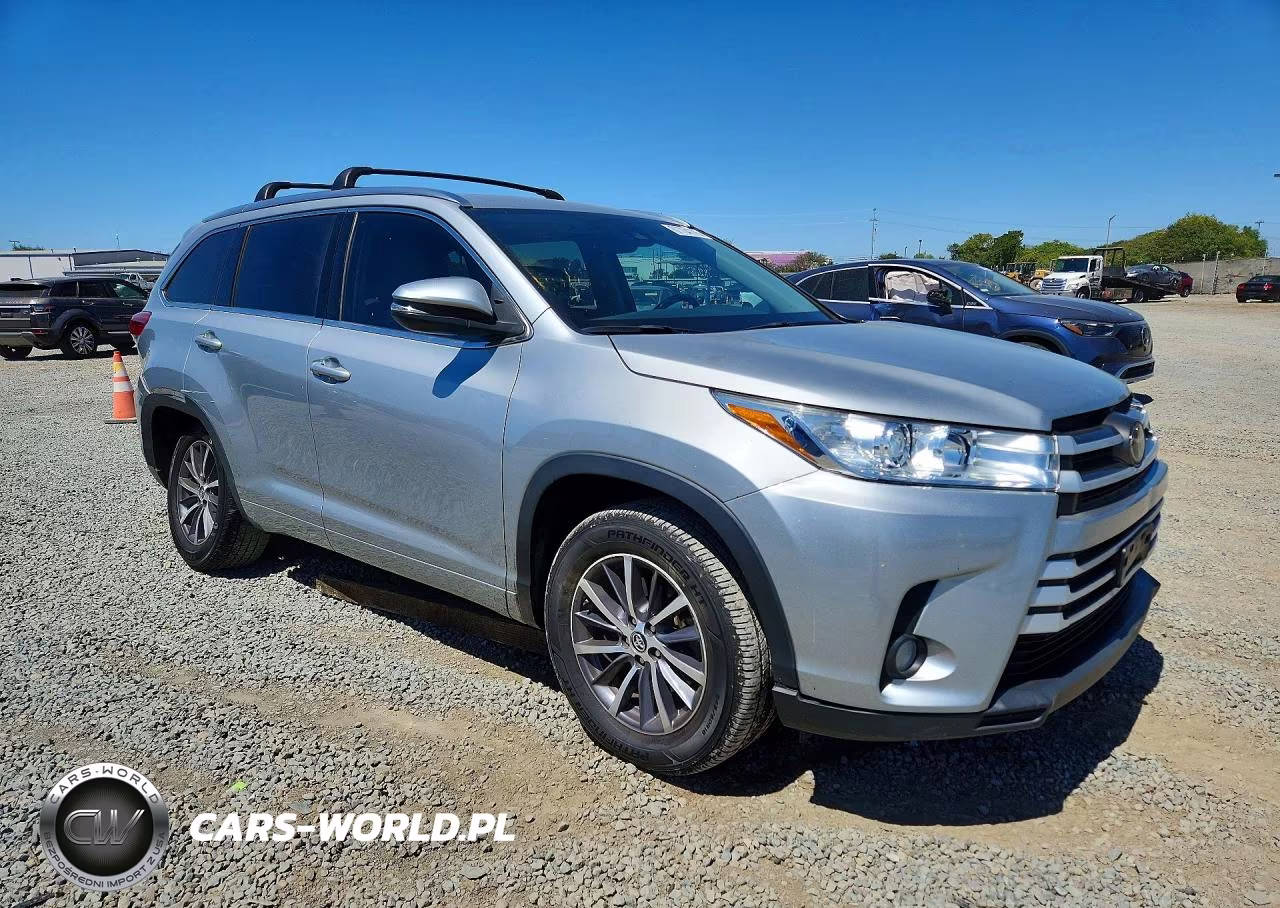 2017 Toyota Highlander Xle VIN:5TDKZRFH4HS511624 - 4