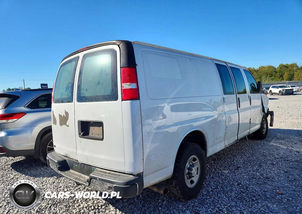 2018 Chevrolet Express G3500 VIN:1GCZGHFG1J1312667 - 3