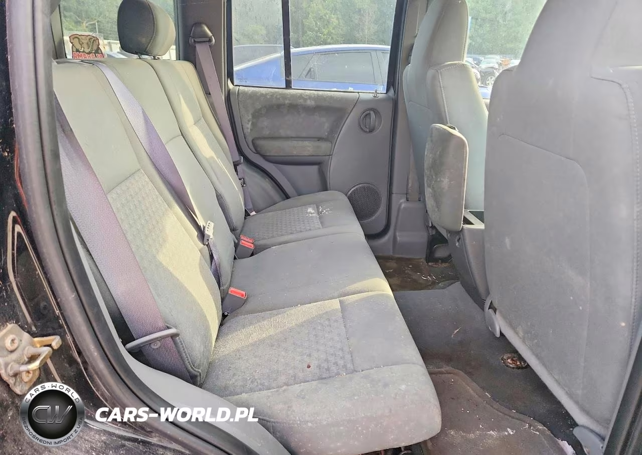 2005 Jeep Liberty Sport VIN:1J4GL48K35W626210 - 11