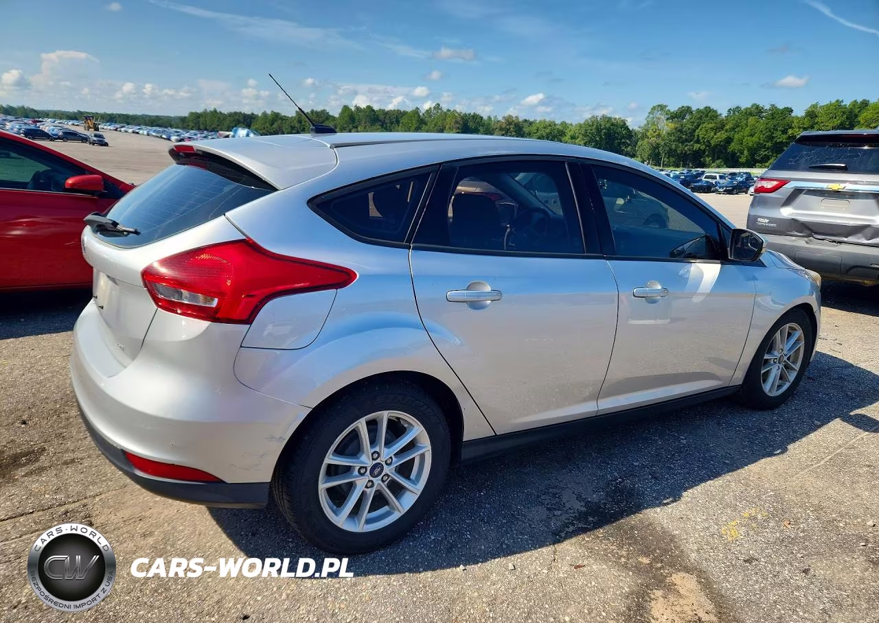 2017 Ford Focus Se VIN:1FADP3K24HL249785 - 3