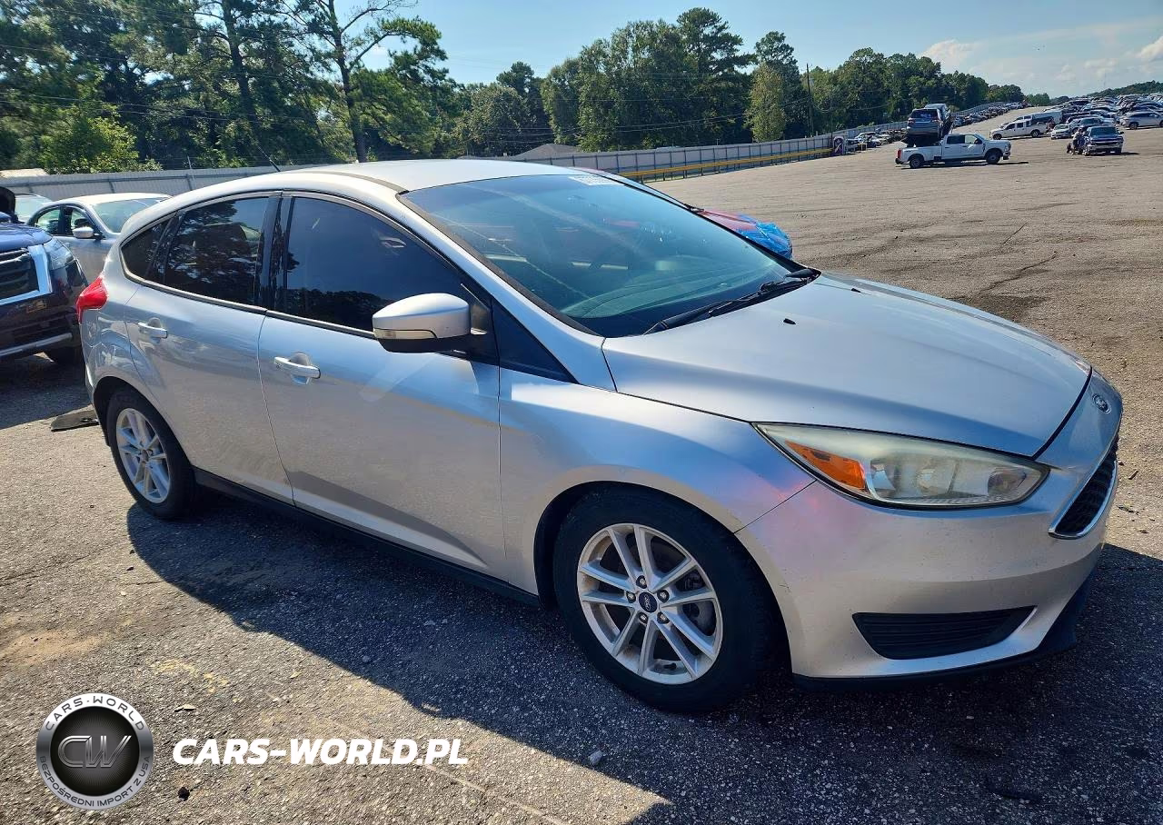 2017 Ford Focus Se VIN:1FADP3K24HL249785 - 4