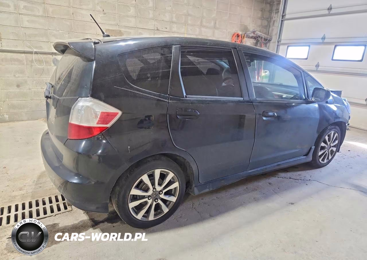 2012 Honda Fit Sport VIN:JHMGE8H53CC040430 - 3