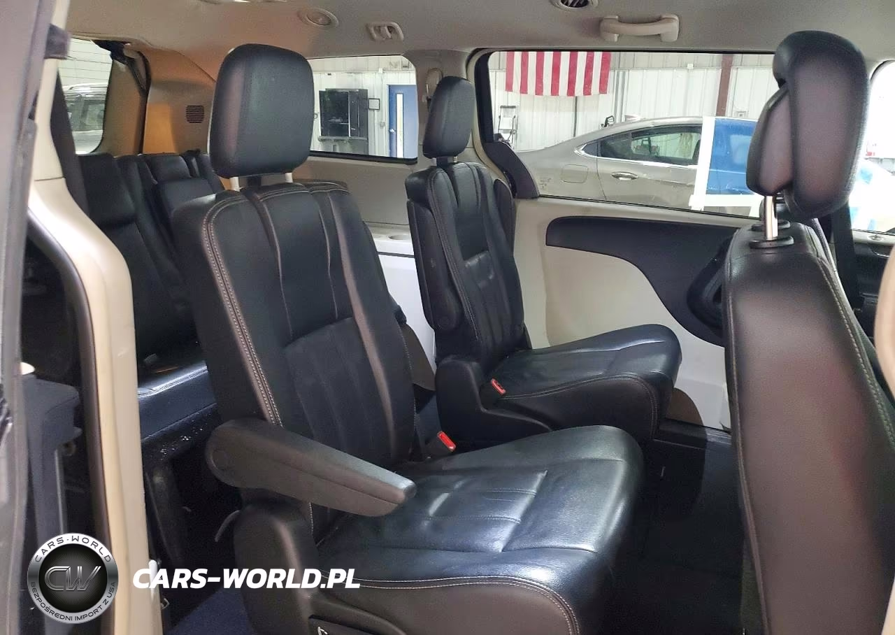 2014 Chrysler Town & Country Touring VIN:2C4RC1BG9ER441766 - 11