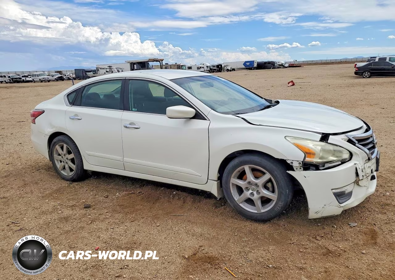 2014 Nissan Altima 2.5 S VIN:1N4AL3AP0EN378490 - 4