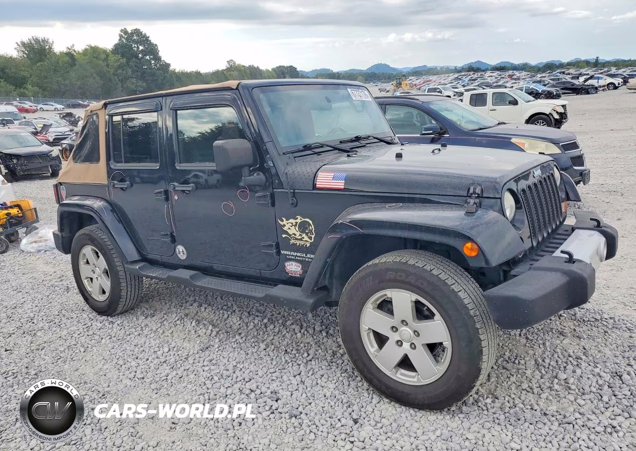 2012 Jeep Wrangler Unlimited Sahara VIN:1C4HJWEG8CL104473 - 4