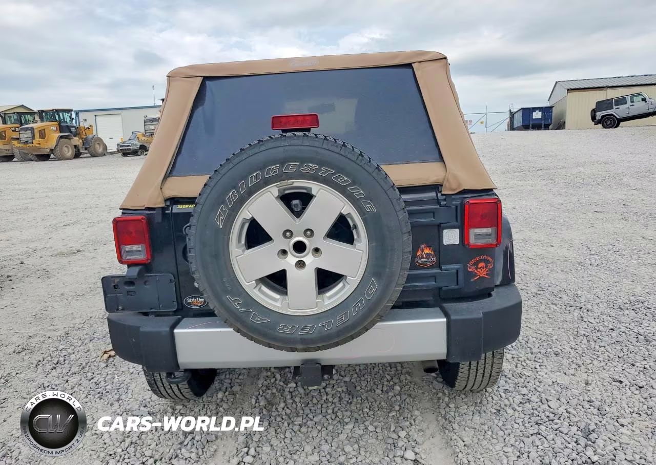2012 Jeep Wrangler Unlimited Sahara VIN:1C4HJWEG8CL104473 - 6