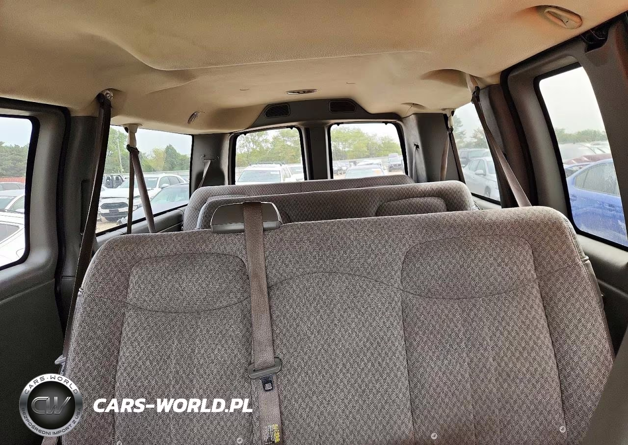 2007 Chevrolet Express 3500 VIN:1GAHG35U971111543 - 10