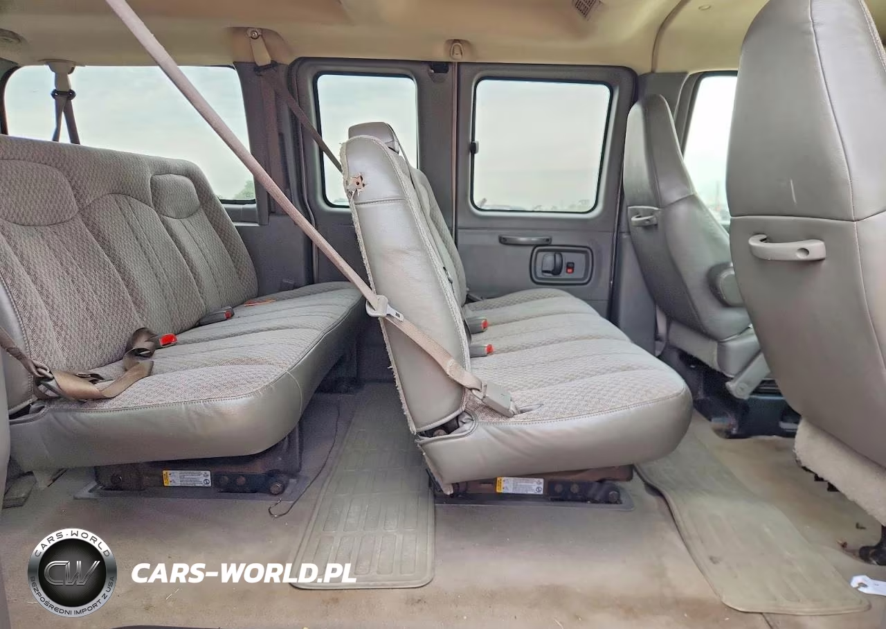 2007 Chevrolet Express 3500 VIN:1GAHG35U971111543 - 11
