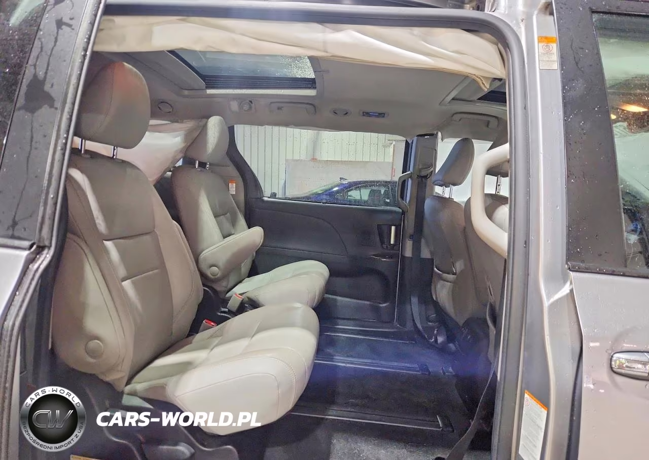 2018 Toyota Sienna Limited 7-Passenger VIN:5TDDZ3DC5JS208757 - 11