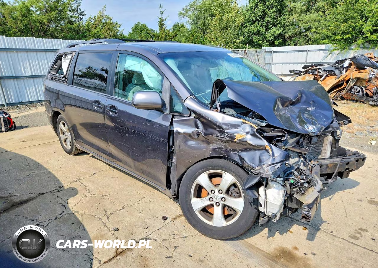 2015 Toyota Sienna Le VIN:5TDKK3DC6FS650594 - 4