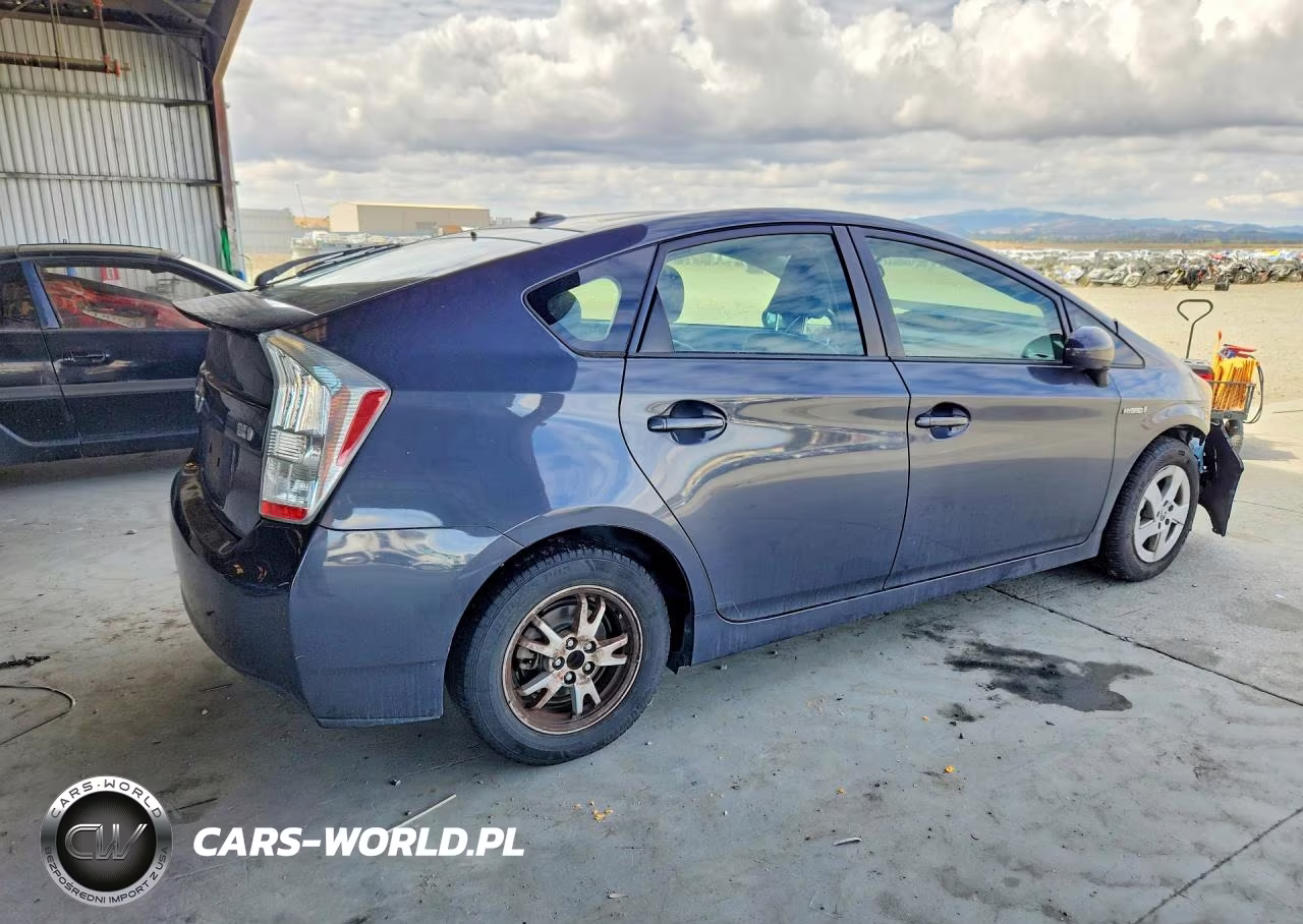 2011 Toyota Prius Three VIN:JTDKN3DU6B1465453 - 3