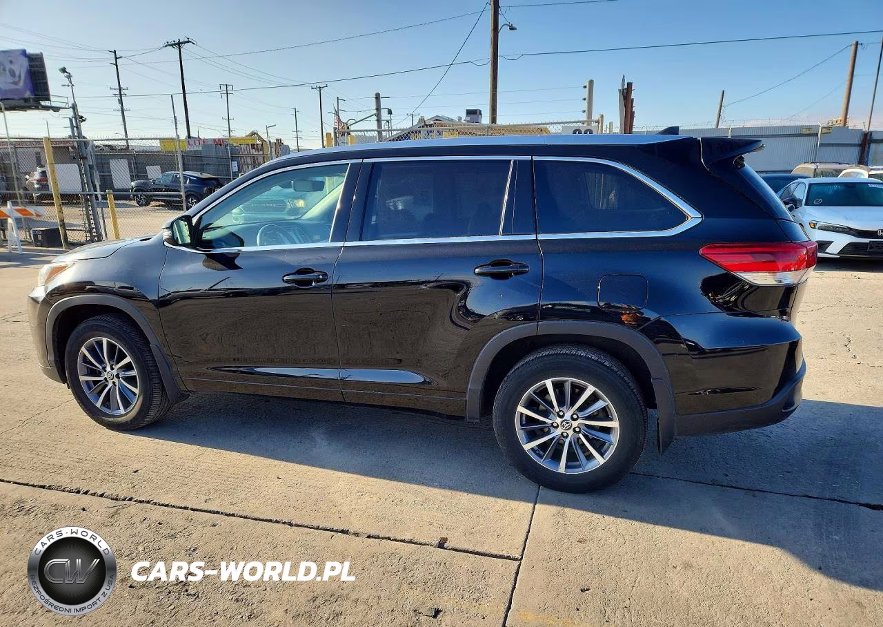 2018 Toyota Highlander Xle VIN:5TDJZRFH4JS843967 - 2