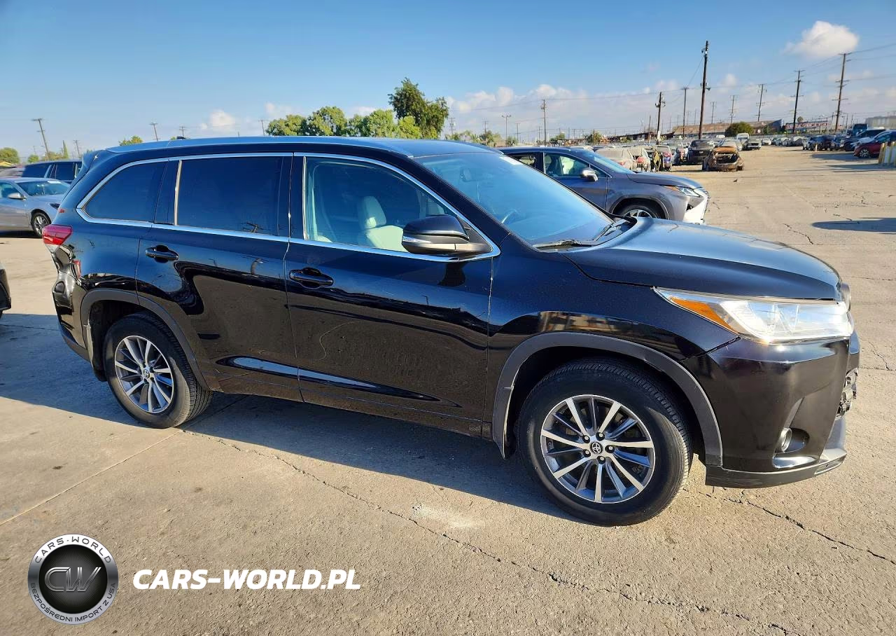 2018 Toyota Highlander Xle VIN:5TDJZRFH4JS843967 - 4