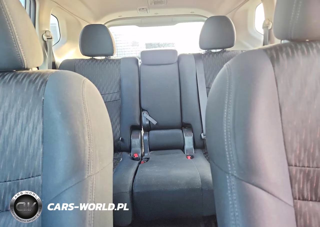 2018 Nissan Rogue S VIN:5N1AT2MT8JC759454 - 10