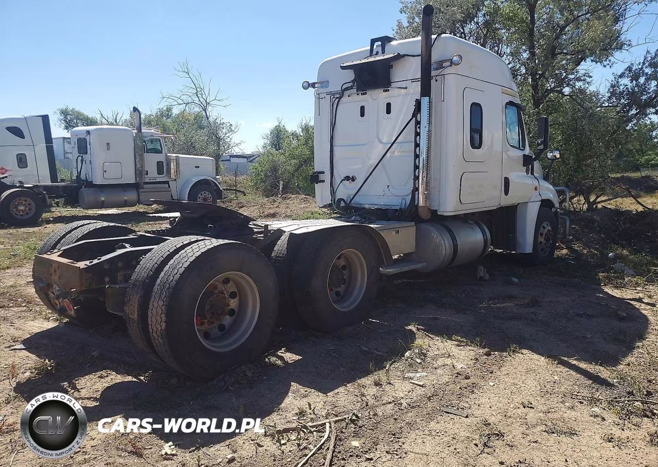 2018 Freightliner Cascadia 125 Semi Truck VIN:1FUJGLDR1JLJV6521 - 3