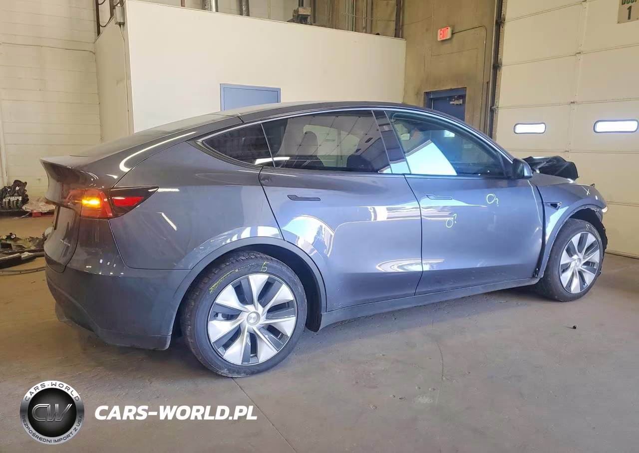 2023 Tesla Model Y VIN:7SAYGAEE1PF840845 - 3