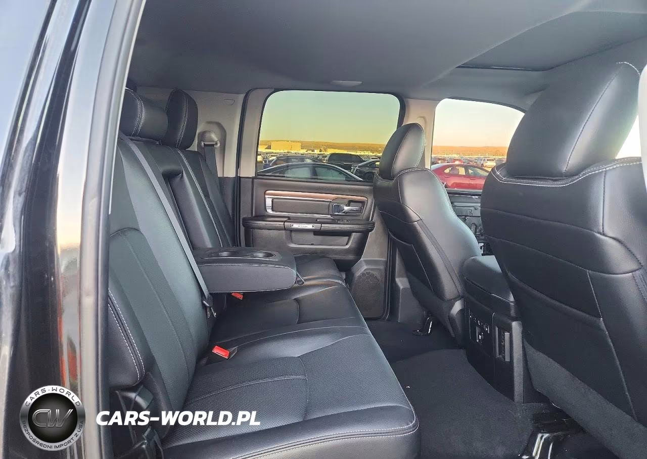 2018 Ram 2500 Laramie VIN:3C6UR5NJ1JG192443 - 10