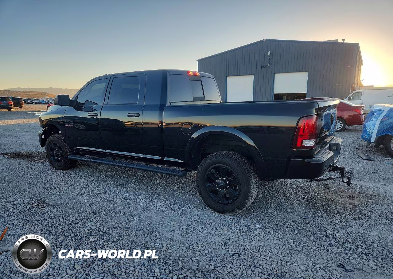 2018 Ram 2500 Laramie VIN:3C6UR5NJ1JG192443 - 2