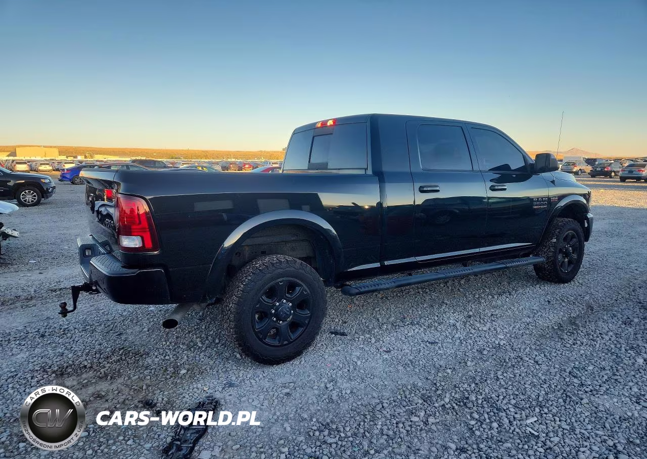 2018 Ram 2500 Laramie VIN:3C6UR5NJ1JG192443 - 3