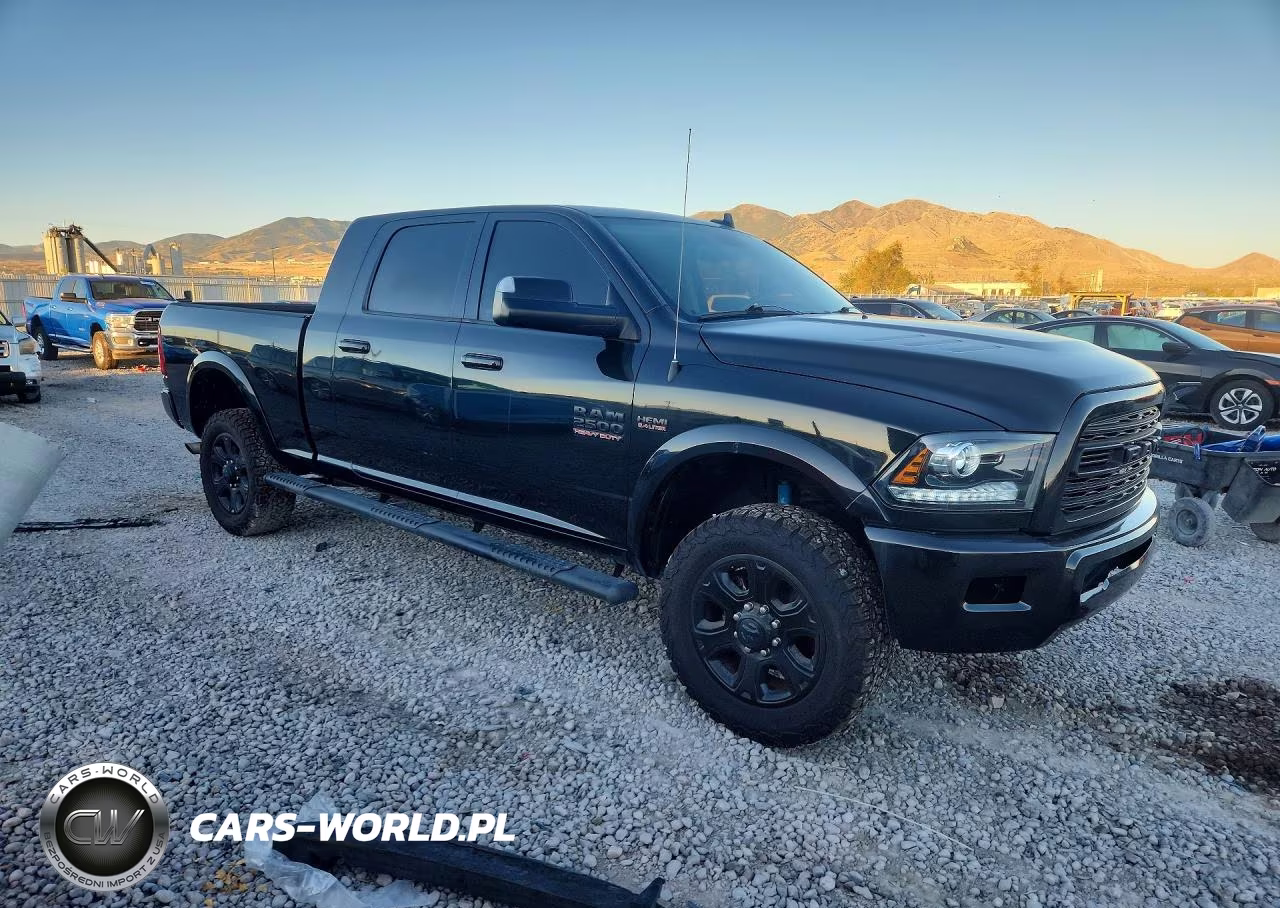 2018 Ram 2500 Laramie VIN:3C6UR5NJ1JG192443 - 4