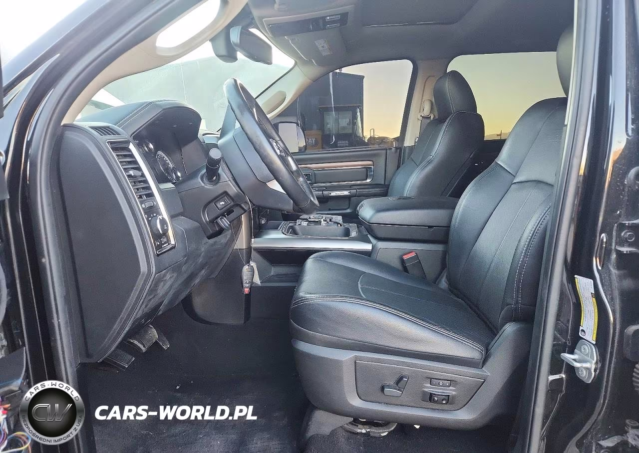 2018 Ram 2500 Laramie VIN:3C6UR5NJ1JG192443 - 7