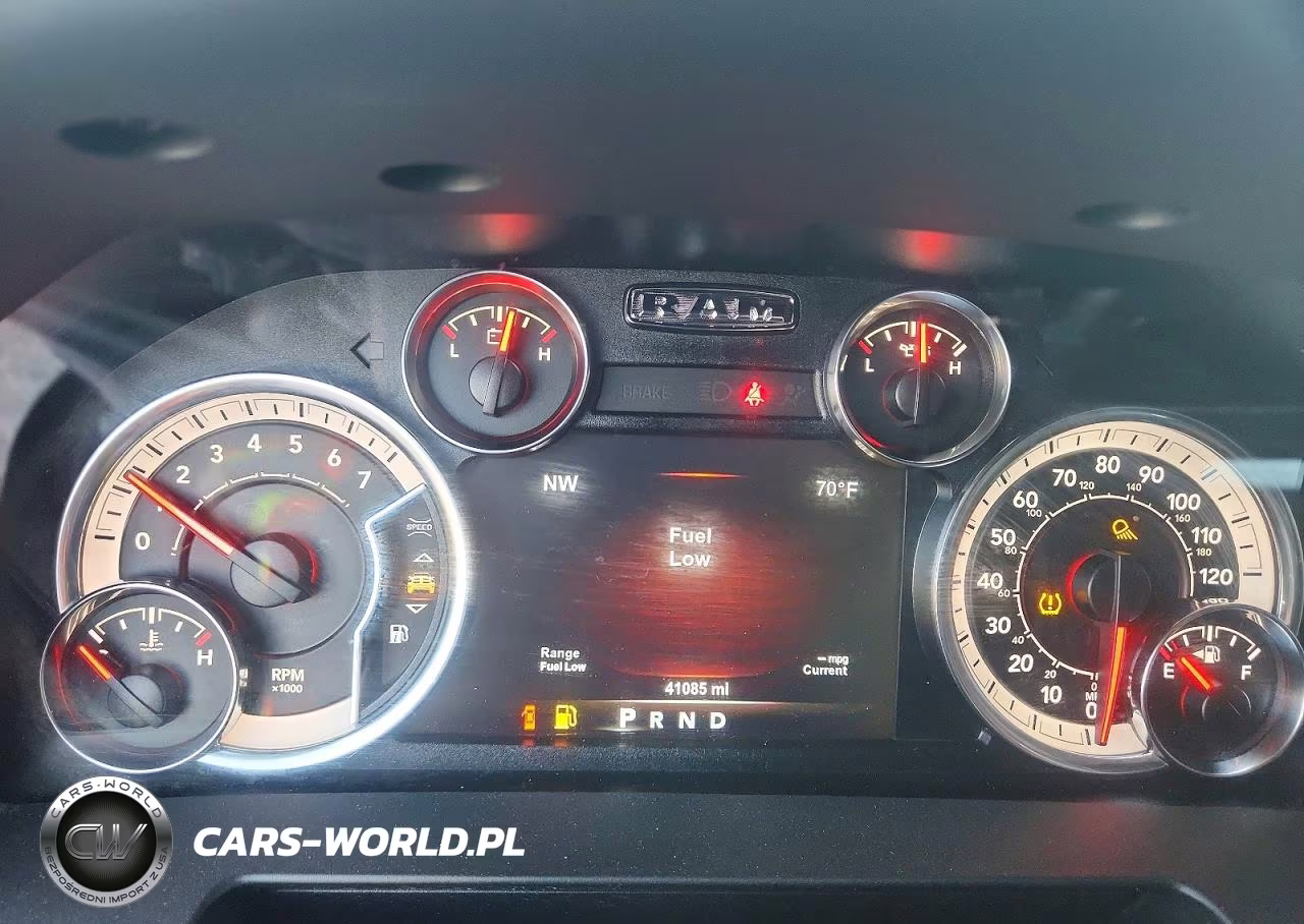 2018 Ram 2500 Laramie VIN:3C6UR5NJ1JG192443 - 9