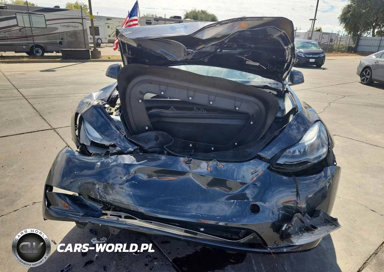 2024 Tesla Model Y VIN:7SAYGAEEXRF010965 - 5