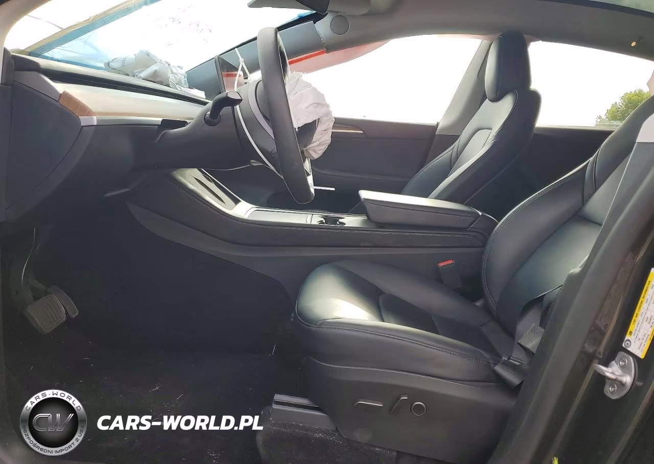 2024 Tesla Model Y VIN:7SAYGAEEXRF010965 - 7