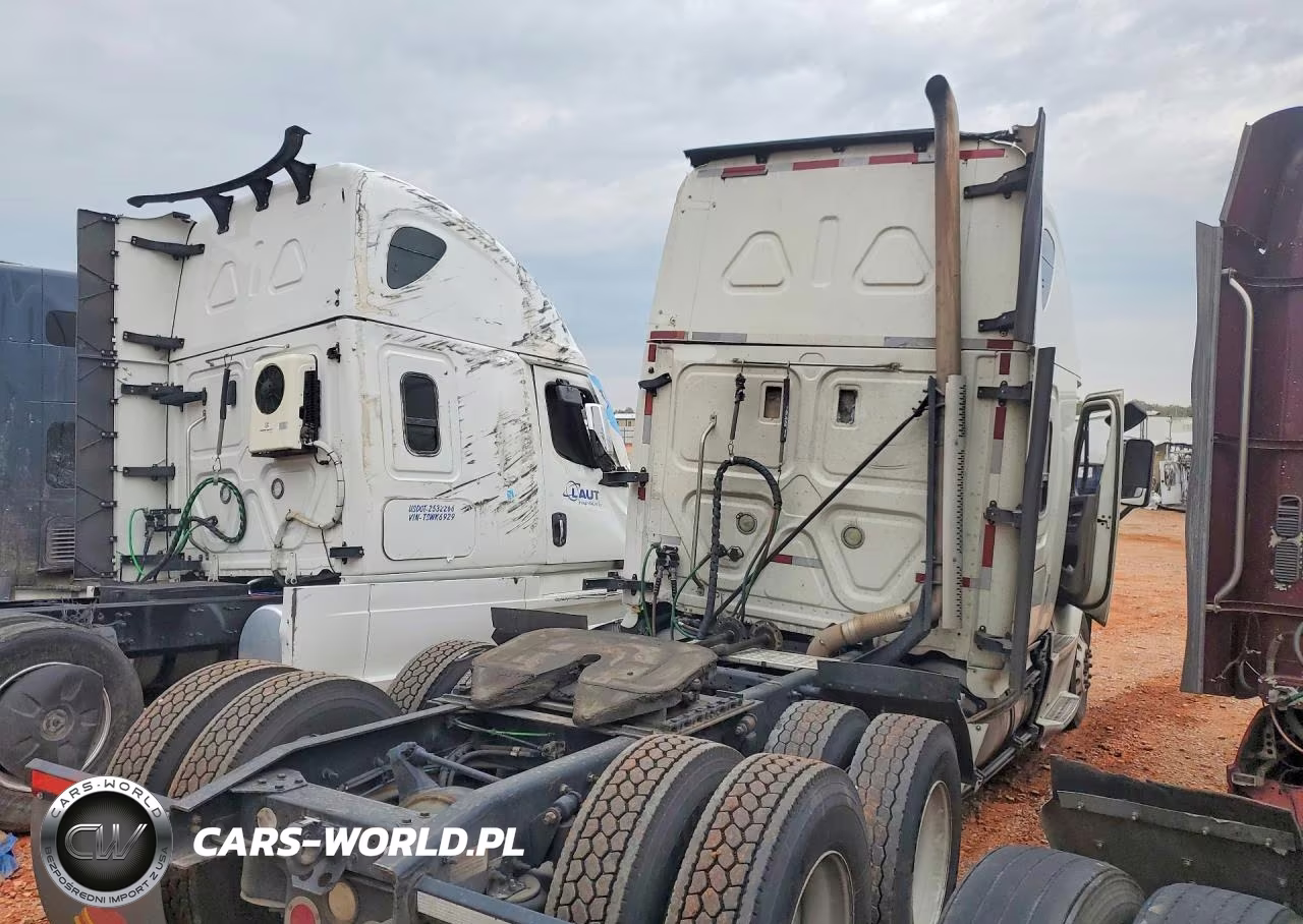 2014 Freightliner Cascadia Semi Truck VIN:3AKJGLD61ESFR7486 - 3